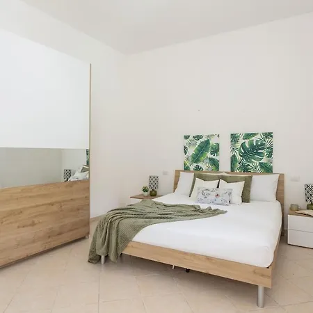 Apartamento Secret Garden - Big Garden Near Station & Centre