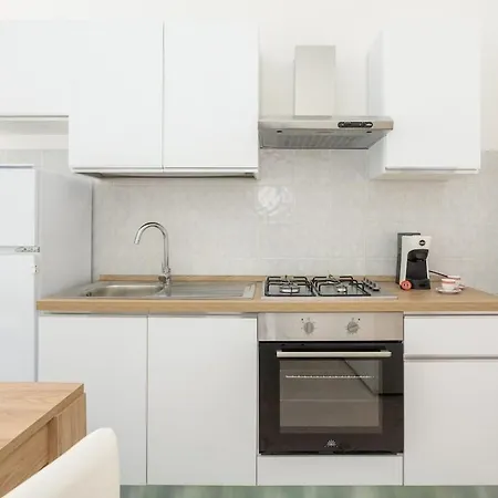 Apartamento Secret Garden - Big Garden Near Station & Centre Oristano