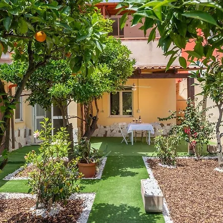 Secret Garden - Big Garden Near Station & Centre Lejlighed *