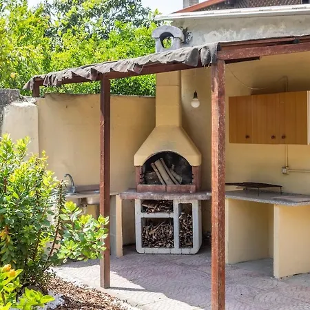 Apartamento Secret Garden - Big Garden Near Station & Centre